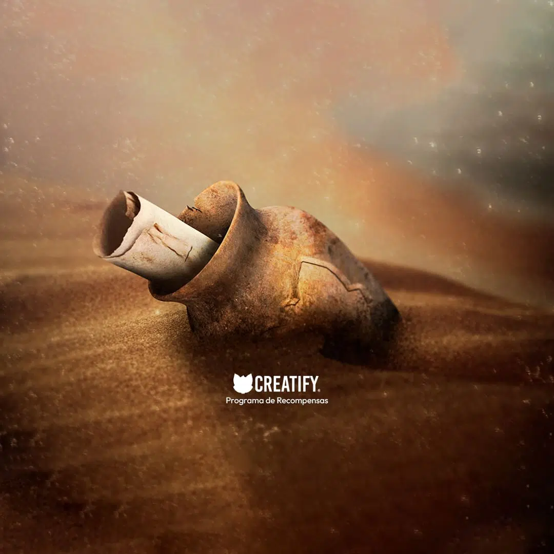 Jarrón antiguo con pergamino del programa de recompensas enterrado en el desierto