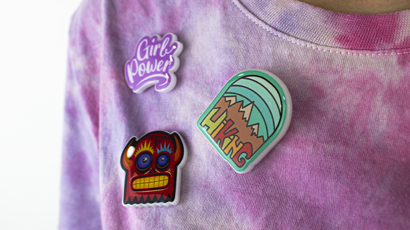 pines personalizados en playera